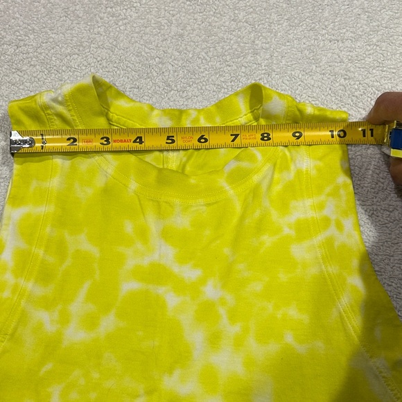 Lululemon- Yellow Tie-Dye Sleeveless muscle Crop Top size 2-4? ( no size tag ) - Picture 5 of 6